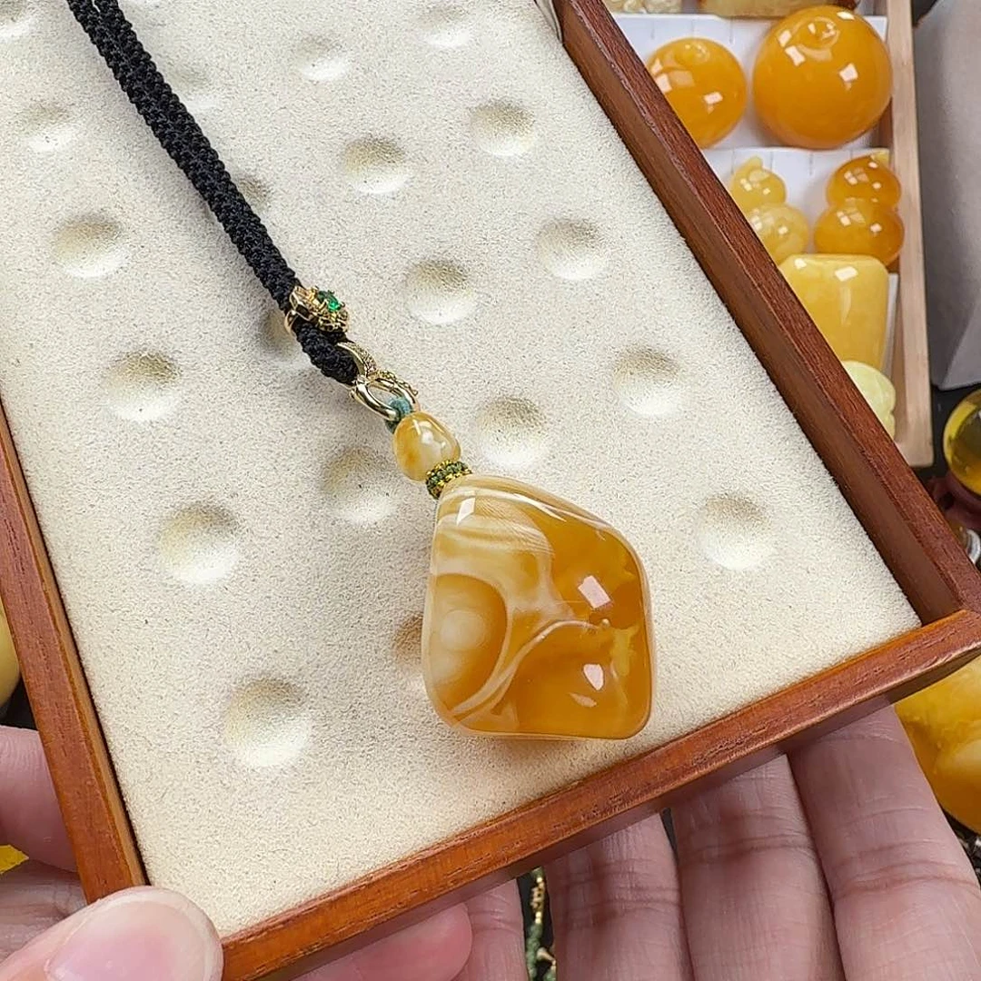 庞***玉未镶嵌颈饰蜜蜡蜜蜡
