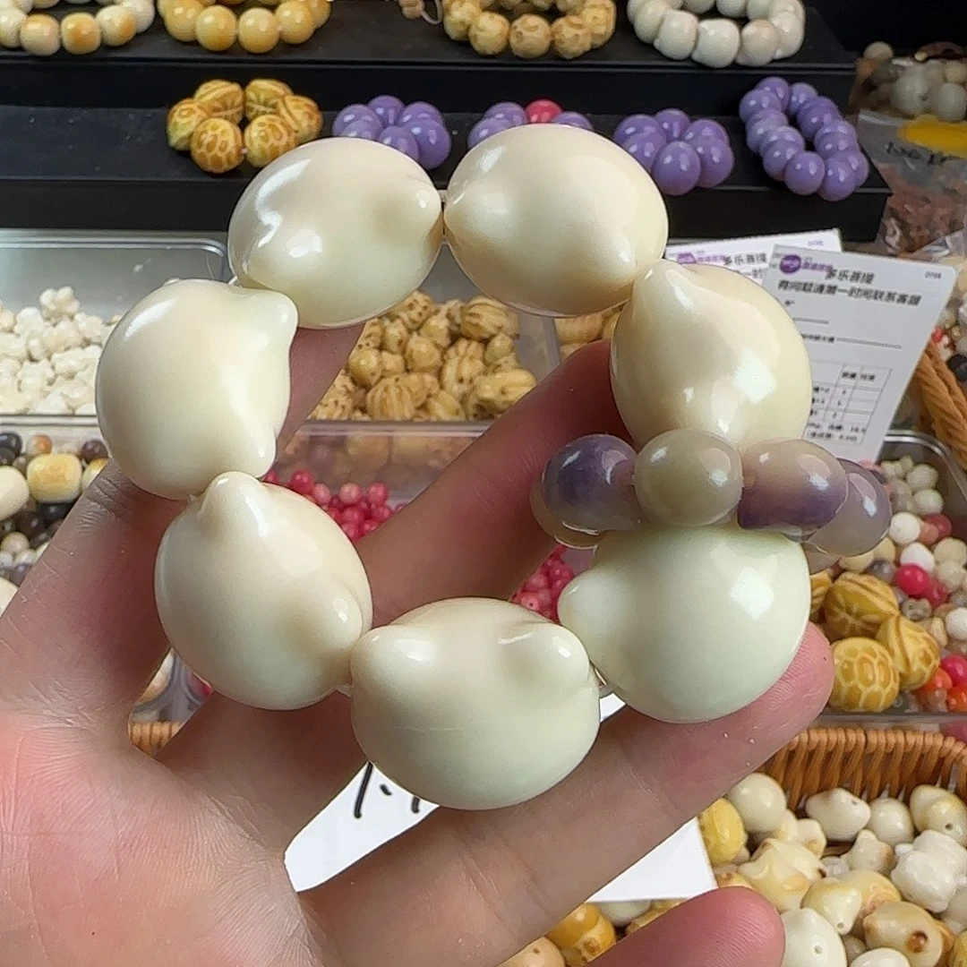 菩提根/象牙果吊坠微瑕疵白色大猫头手捻1个（有一颗面裂）