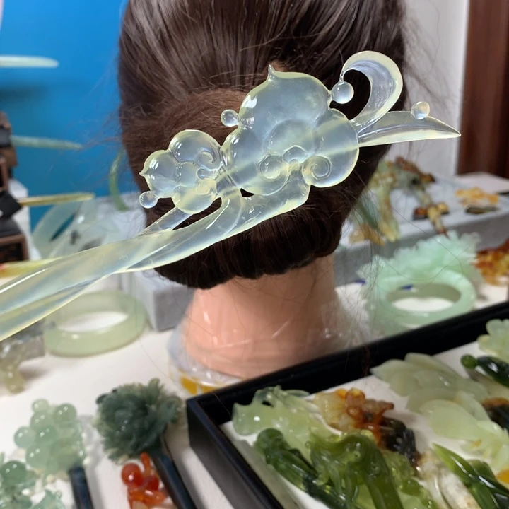 未镶嵌蛇纹石玉发簪故*。