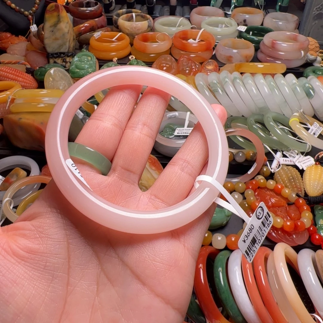 *****石英岩玉未镶嵌手镯