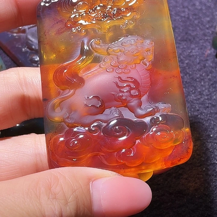 未镶嵌颈饰琥珀吊