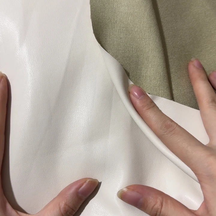 混纺白色棉底皮1米。