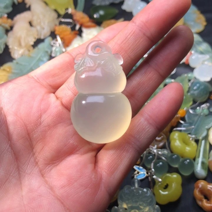 蛇纹石玉未镶嵌耳坠挂件