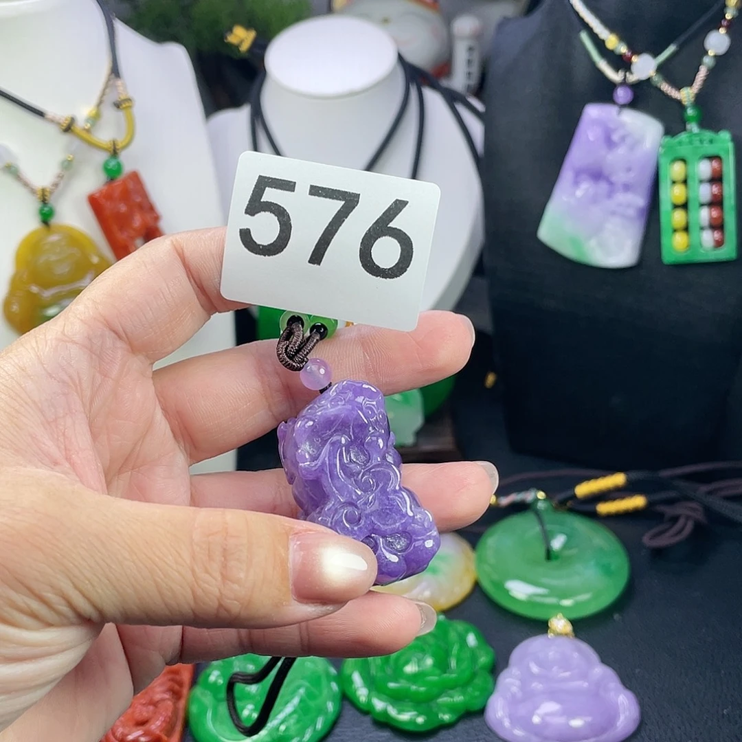 翡翠未镶嵌吊坠(赠链)