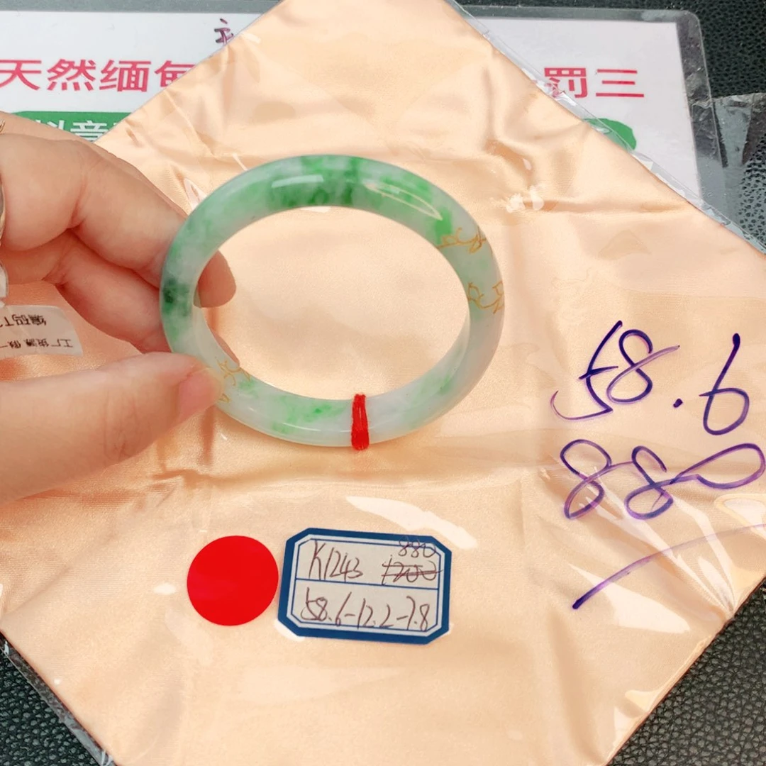翡翠手镯未镶嵌缅甸翡翠