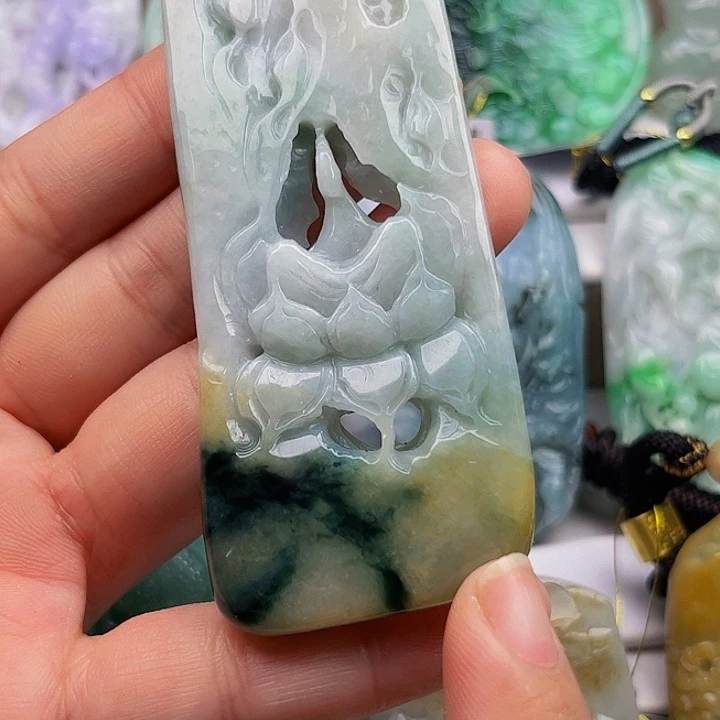 翡翠未镶嵌颈饰挂件