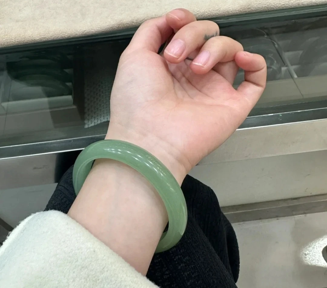 湖水绿东陵玉冰油青天然玉石细料加宽加厚适合女性佩戴