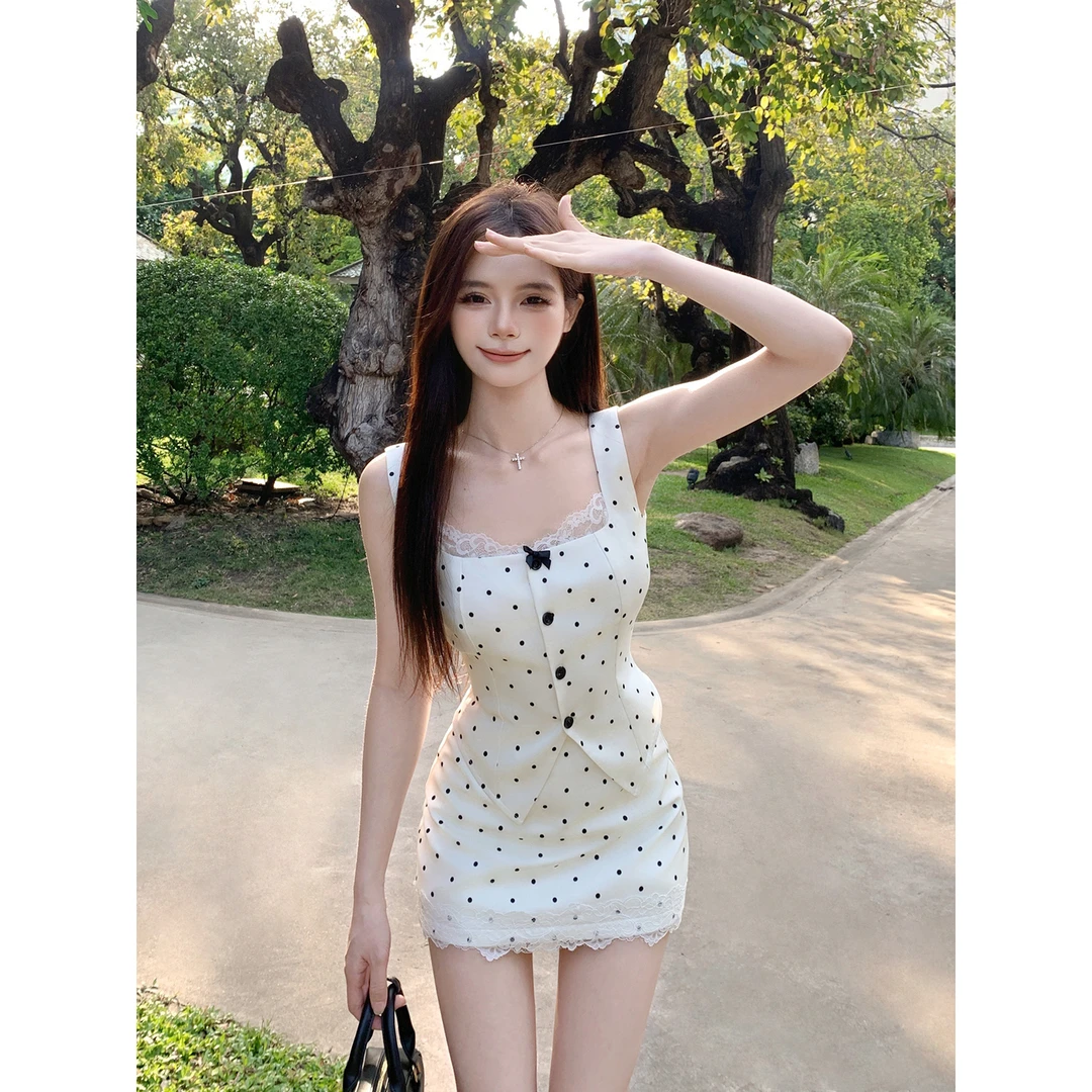 2025时尚短款马甲女时髦洋气拼接蕾丝设计感气质上衣半身裙两件套