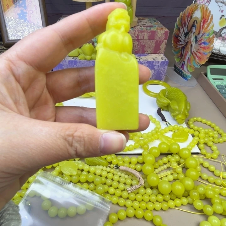 麦***富新疆若羌黄口手把件