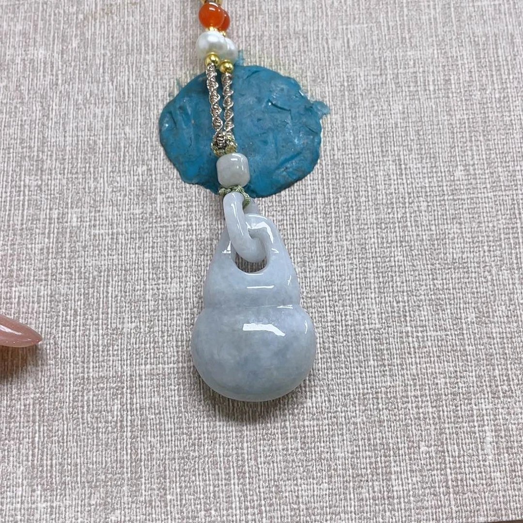 翡翠未镶嵌颈饰葫芦