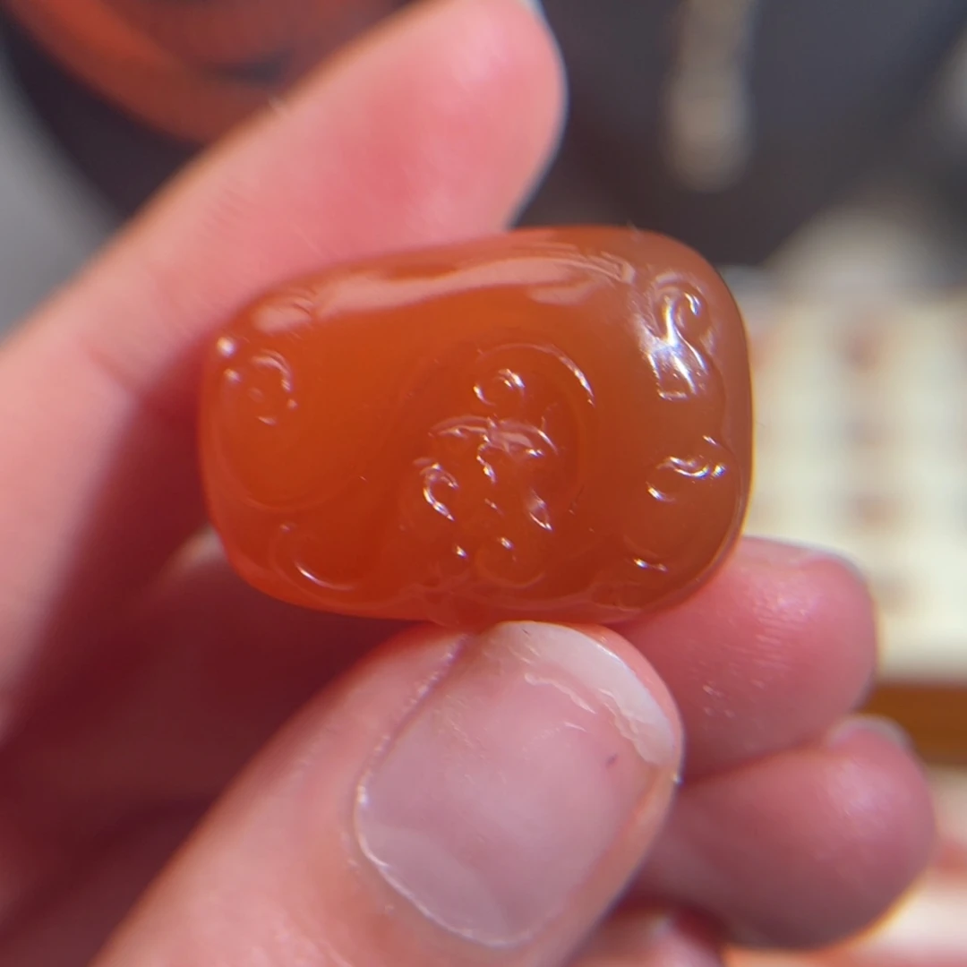 南红玛瑙未镶嵌龙纹牌