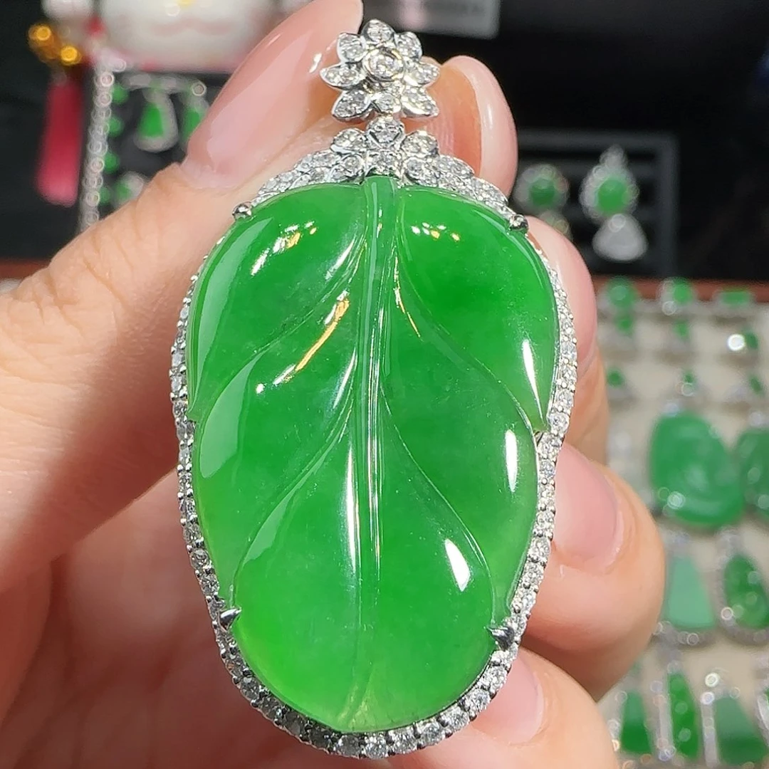 翡翠吊坠(不含链)18K金镶嵌