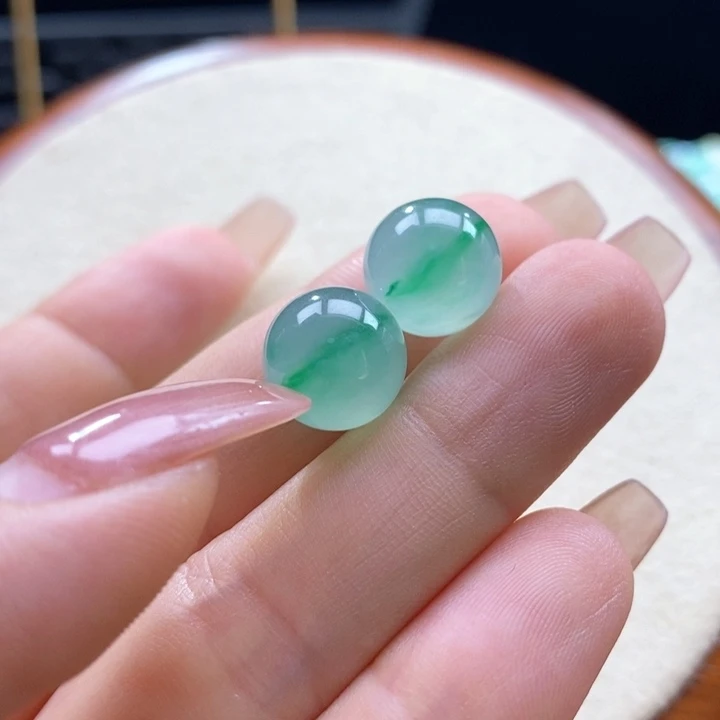 翡翠未镶嵌颈饰翡翠冰飘一丝辣绿圆珠随机发一件