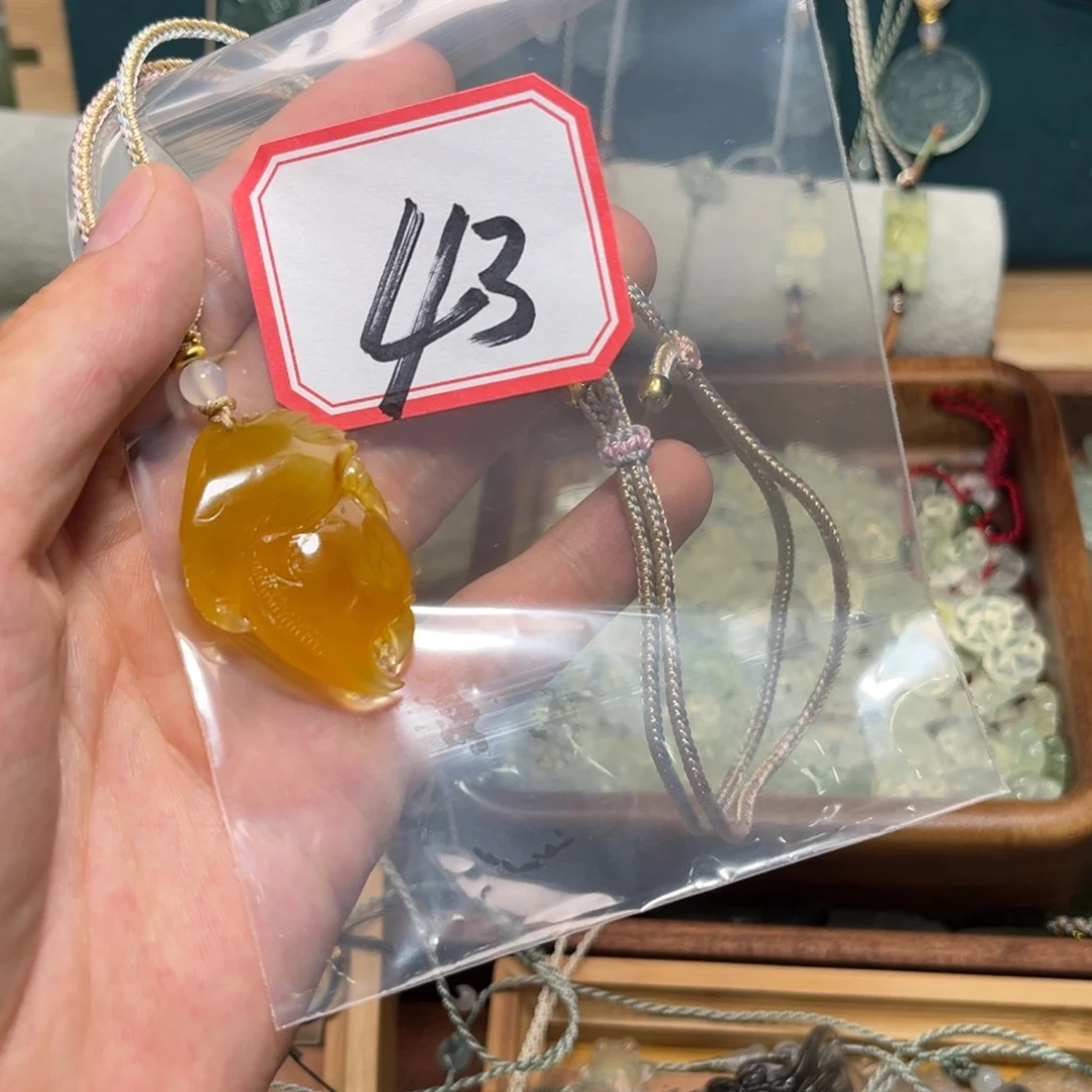 v***y蛇纹石玉合金颈饰