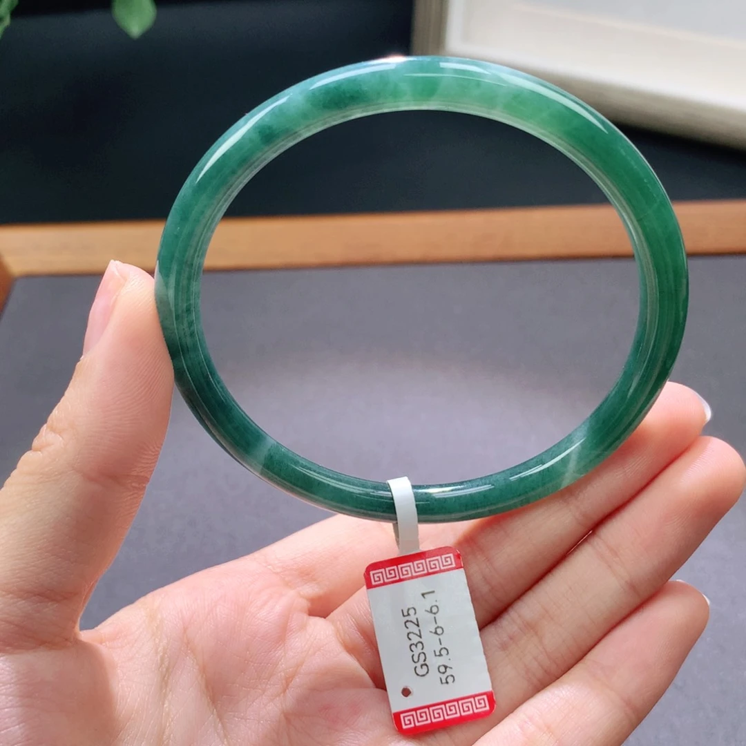 翡翠手镯未镶嵌天然翡翠手镯叮当镯