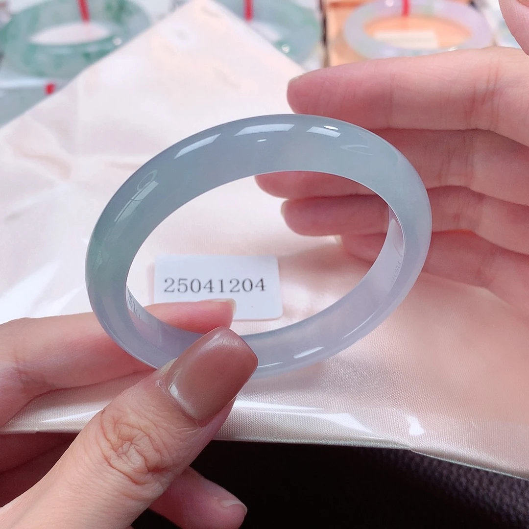 翡翠手镯未镶嵌天然a货翡翠