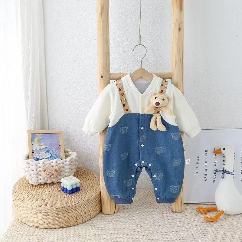 春上新新生儿洋气满印小熊牛仔连体衣宝宝外出服可爱小熊哈衣Z01