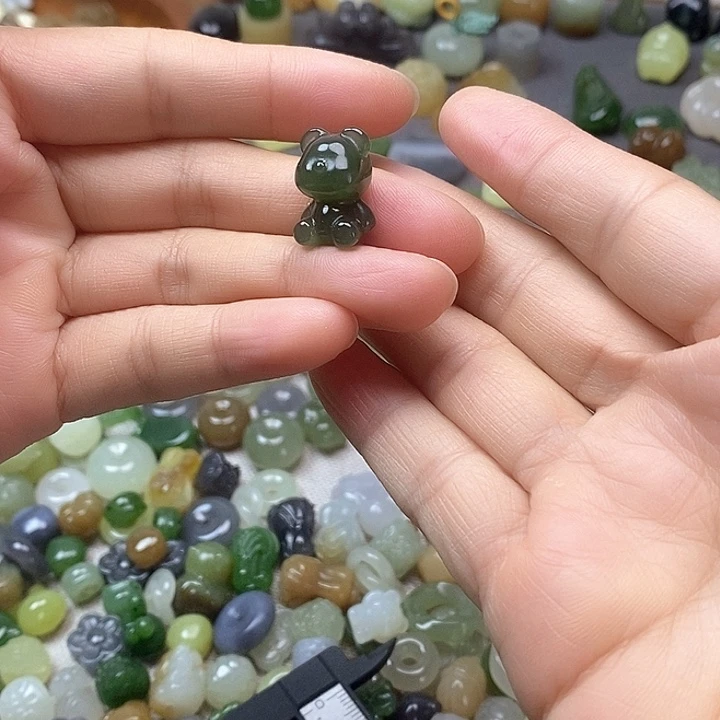 未镶嵌和田玉挂件熊