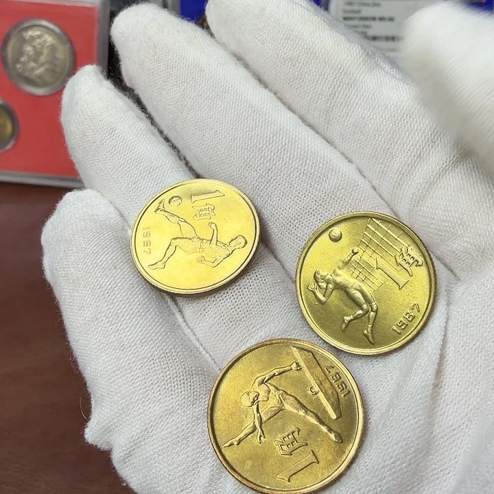 其他普通金属六运纪念币一套