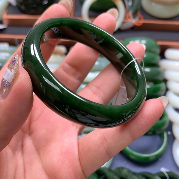 【闪购商品】未镶嵌手镯和田玉（碧玉）