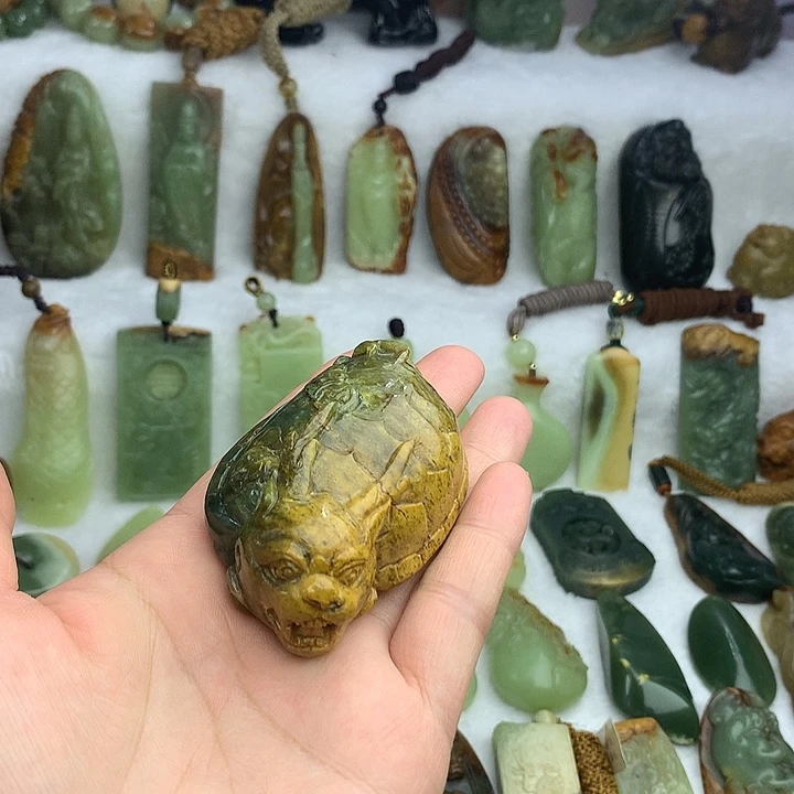 岫岩河磨玉（透闪石质玉）未镶嵌把件