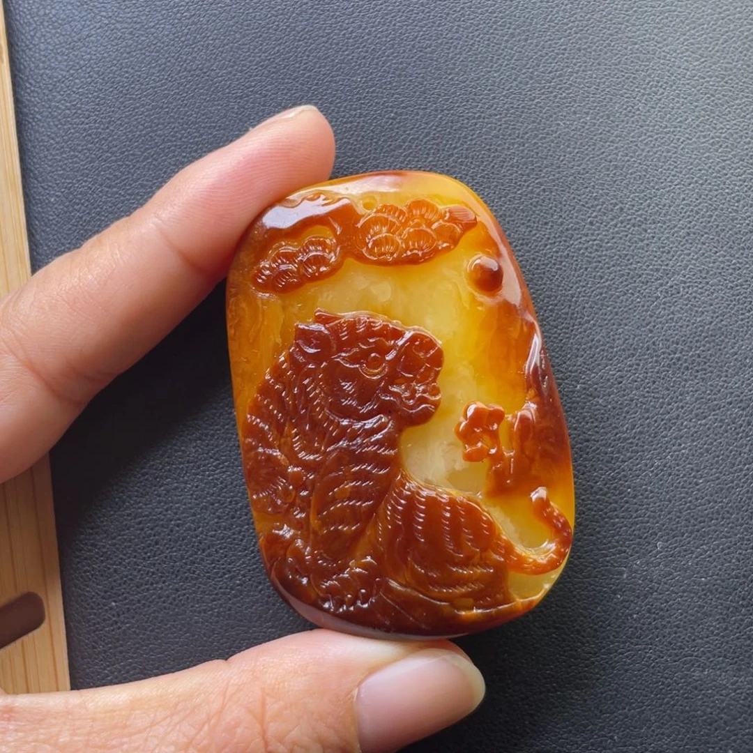 琥珀未镶嵌颈饰天然的琥珀蜜蜡