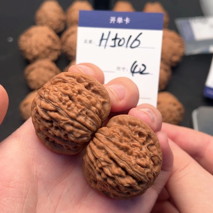 文玩核桃把件李****?山西老树一代汉高楼5016