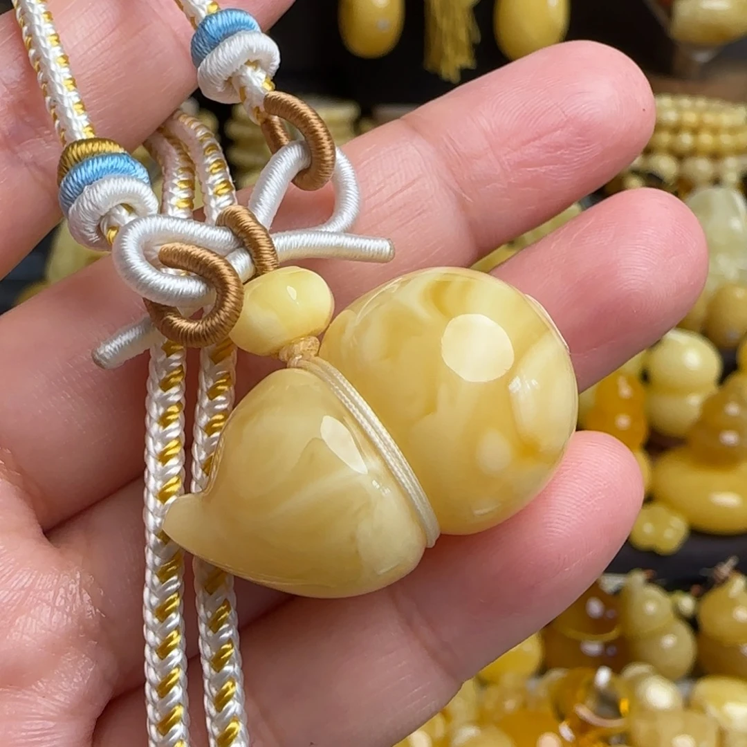琥珀套链未镶嵌天然俄料浓白妖花蜜蜡葫芦吊坠