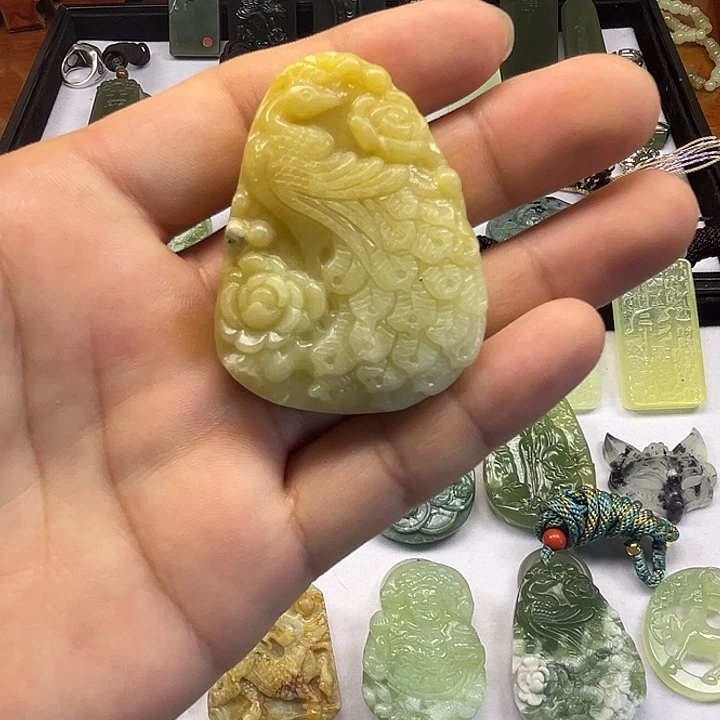 岫玉未镶嵌吊坠(赠链)