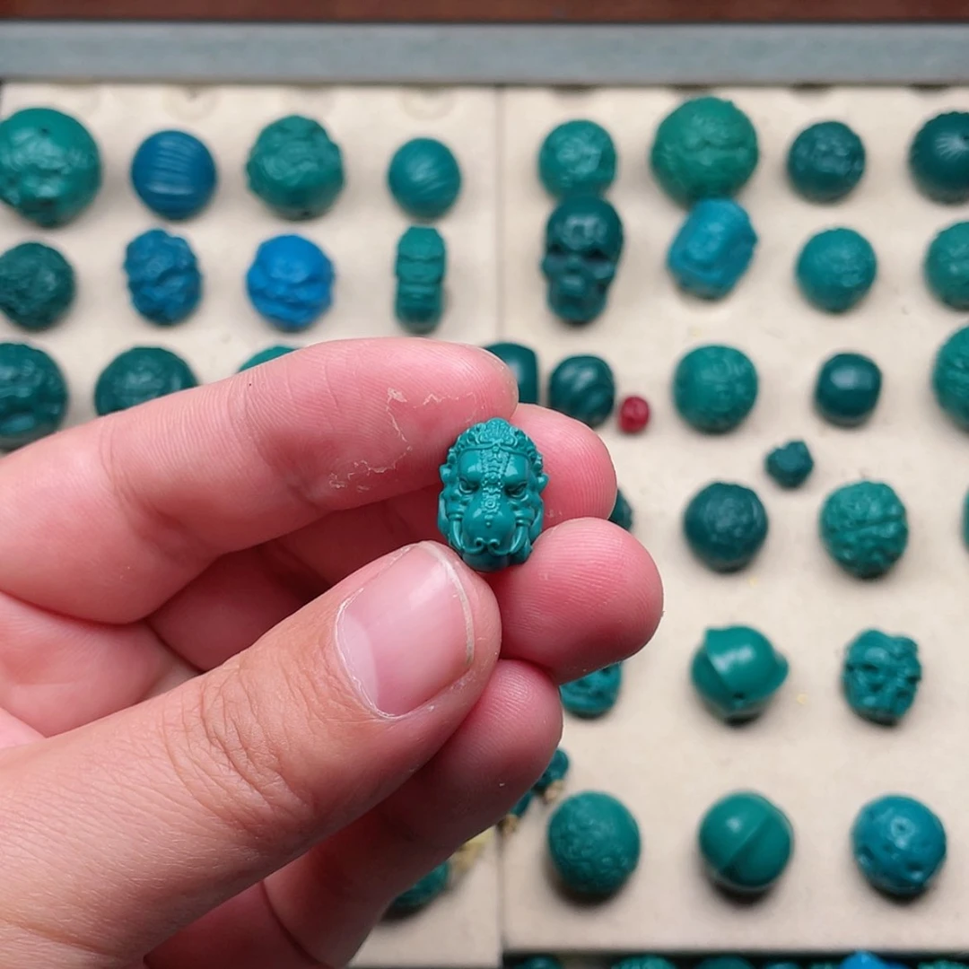 【闪购商品】玻璃颈饰大象11.5×11.7一个