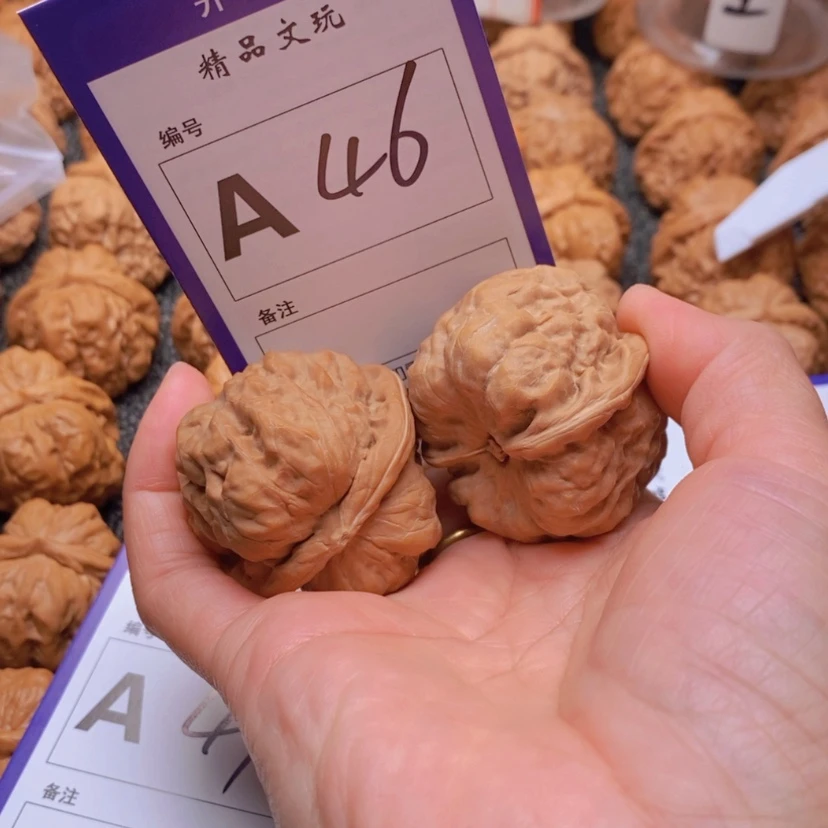【闪购商品】桃核吊坠草**路你在我心中