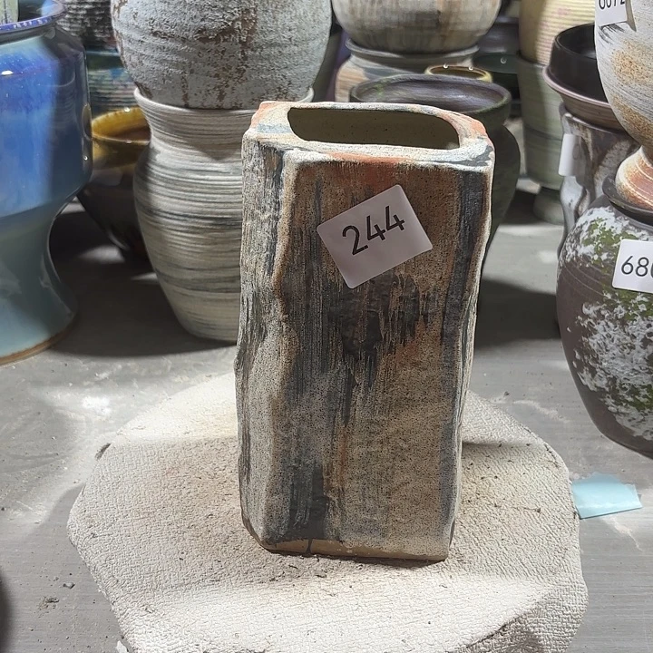 摆件陶高20，口7.5，无孔，244