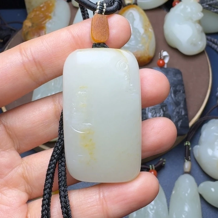 和田玉颈饰未镶嵌与*归