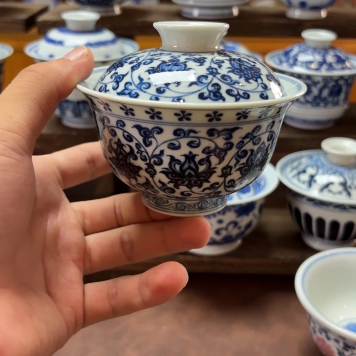 蓝***。景德镇纯手工手绘缠枝莲盖碗