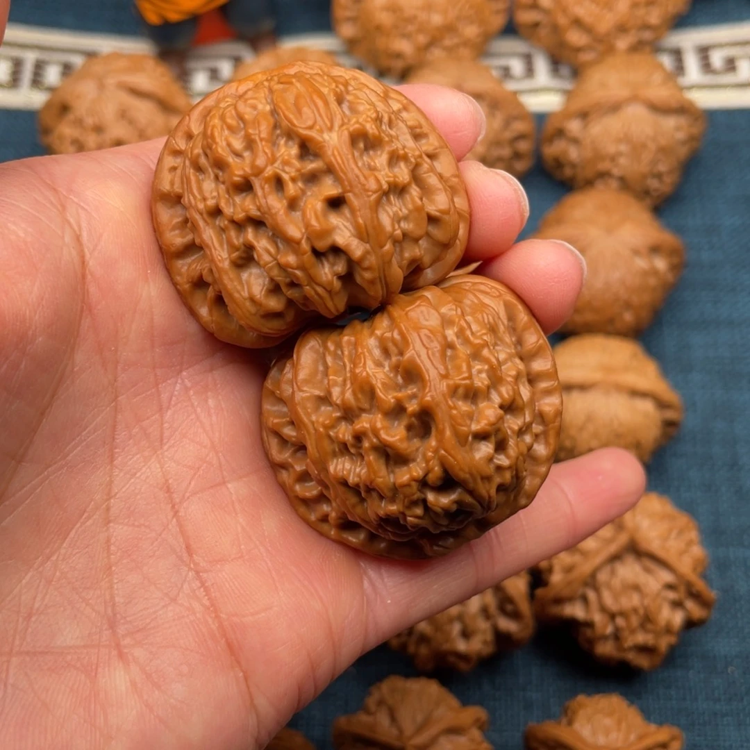 文玩核桃把件41闷白红皮