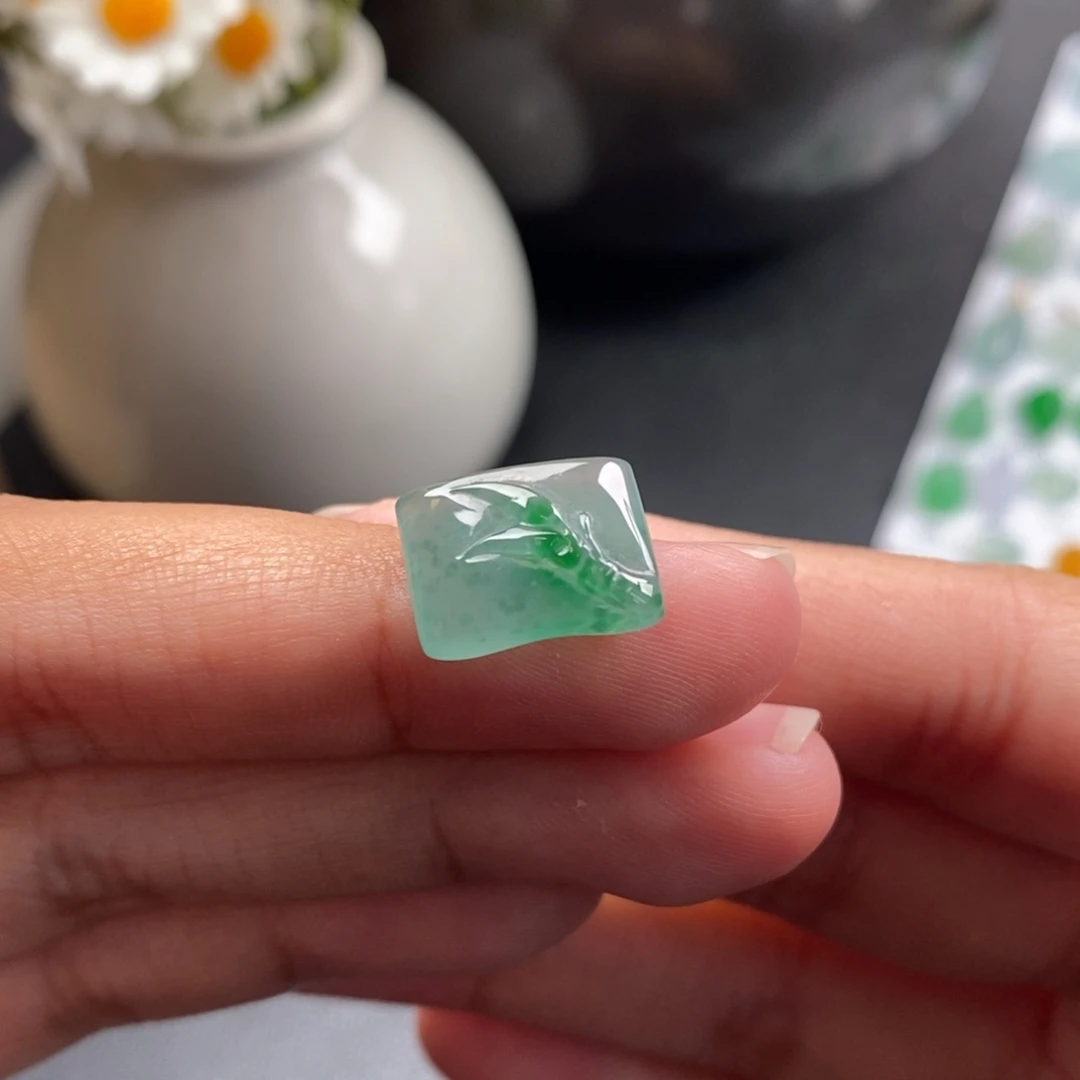 翡翠裸石竹节小牌晴底飘绿