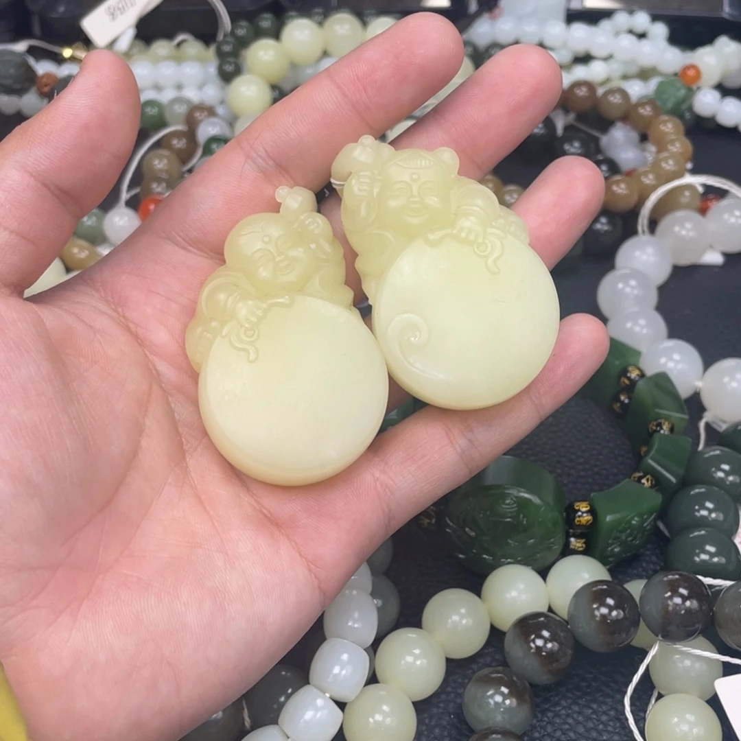 盒****和田玉未镶嵌手链