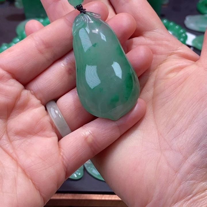 石英质玉挂件未镶嵌?***丁