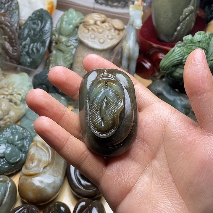 大***）和田玉未镶嵌挂件