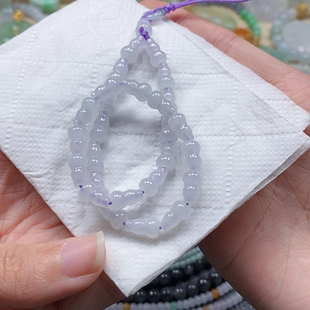 翡翠颈饰未镶嵌闪