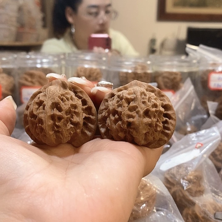 文玩核桃吊坠大**牛43宫灯