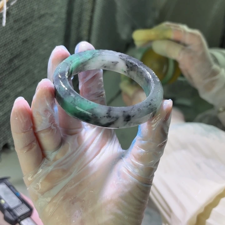 *****石英质玉（非洲翠）未镶嵌手镯定制