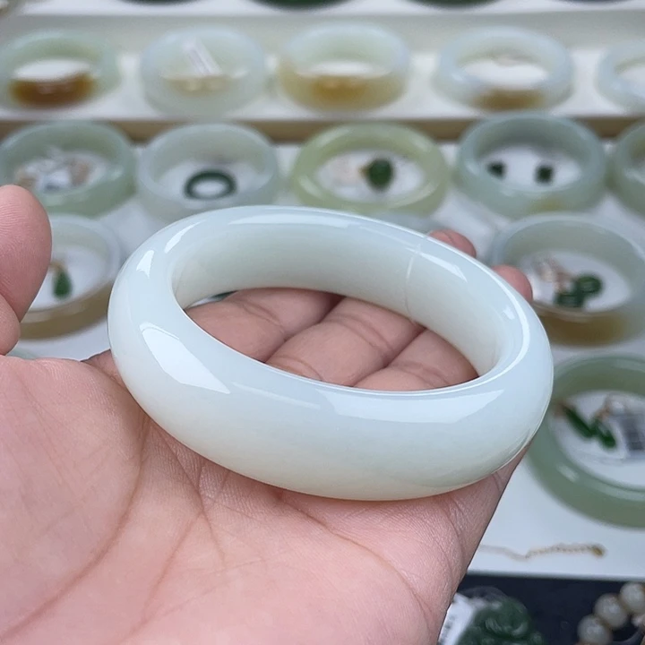 未镶嵌手镯和田玉