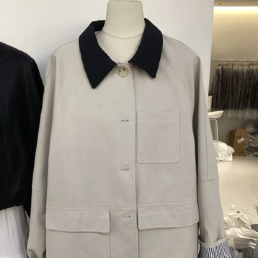 短款女士风衣翻领秋冬春季短外套常规修身型外套薄款设计师