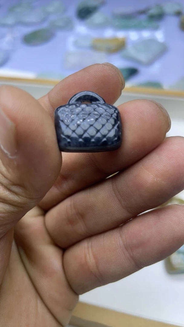 天然缅甸翡翠吊坠