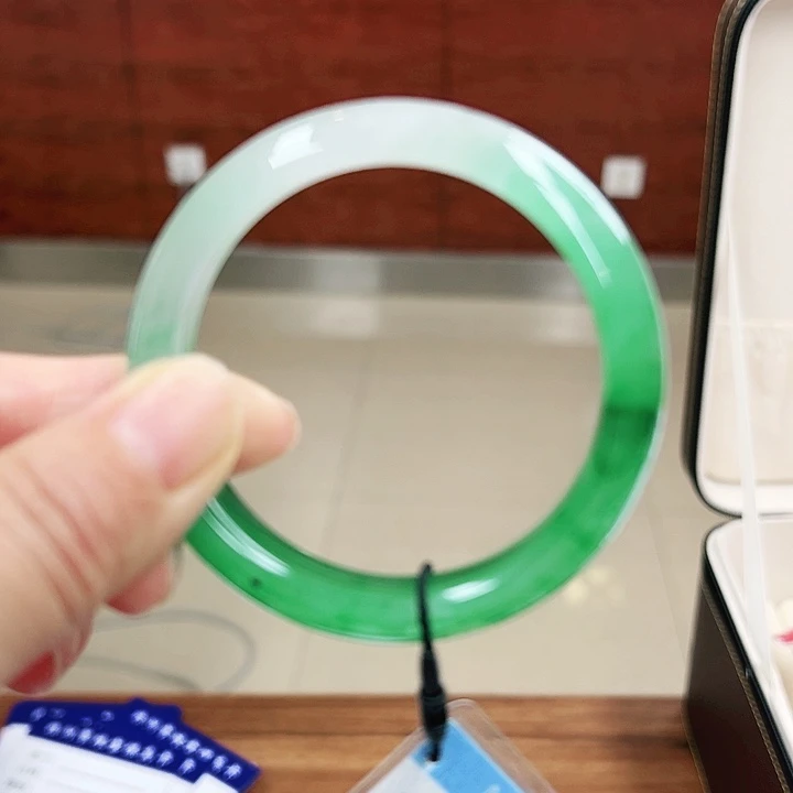 石英质玉（非洲翠）未镶嵌手镯