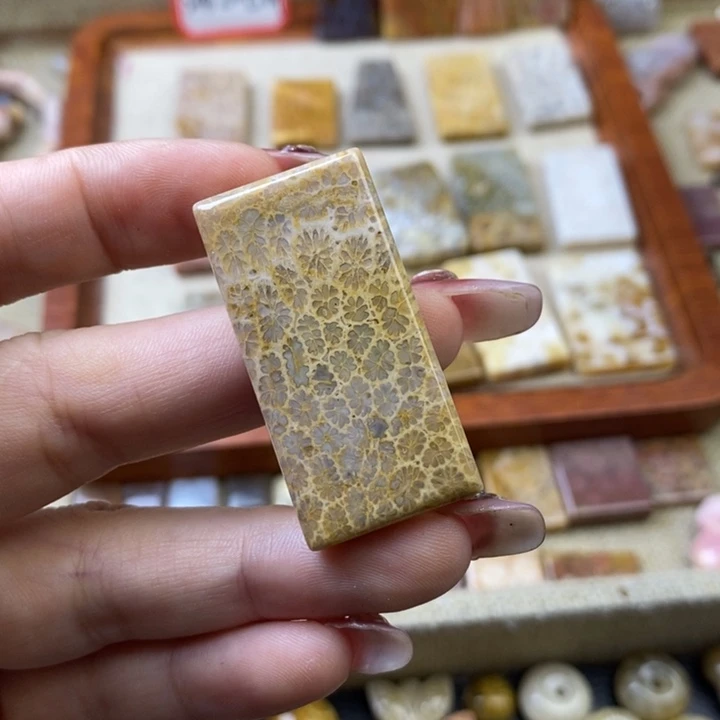 石英岩玉合金颈饰