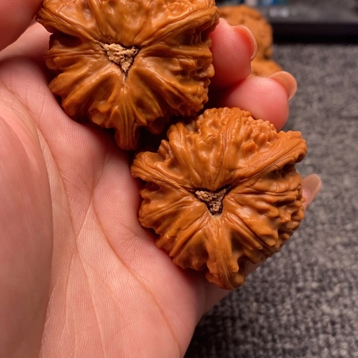 俺***二文玩核桃吊坠白狮子