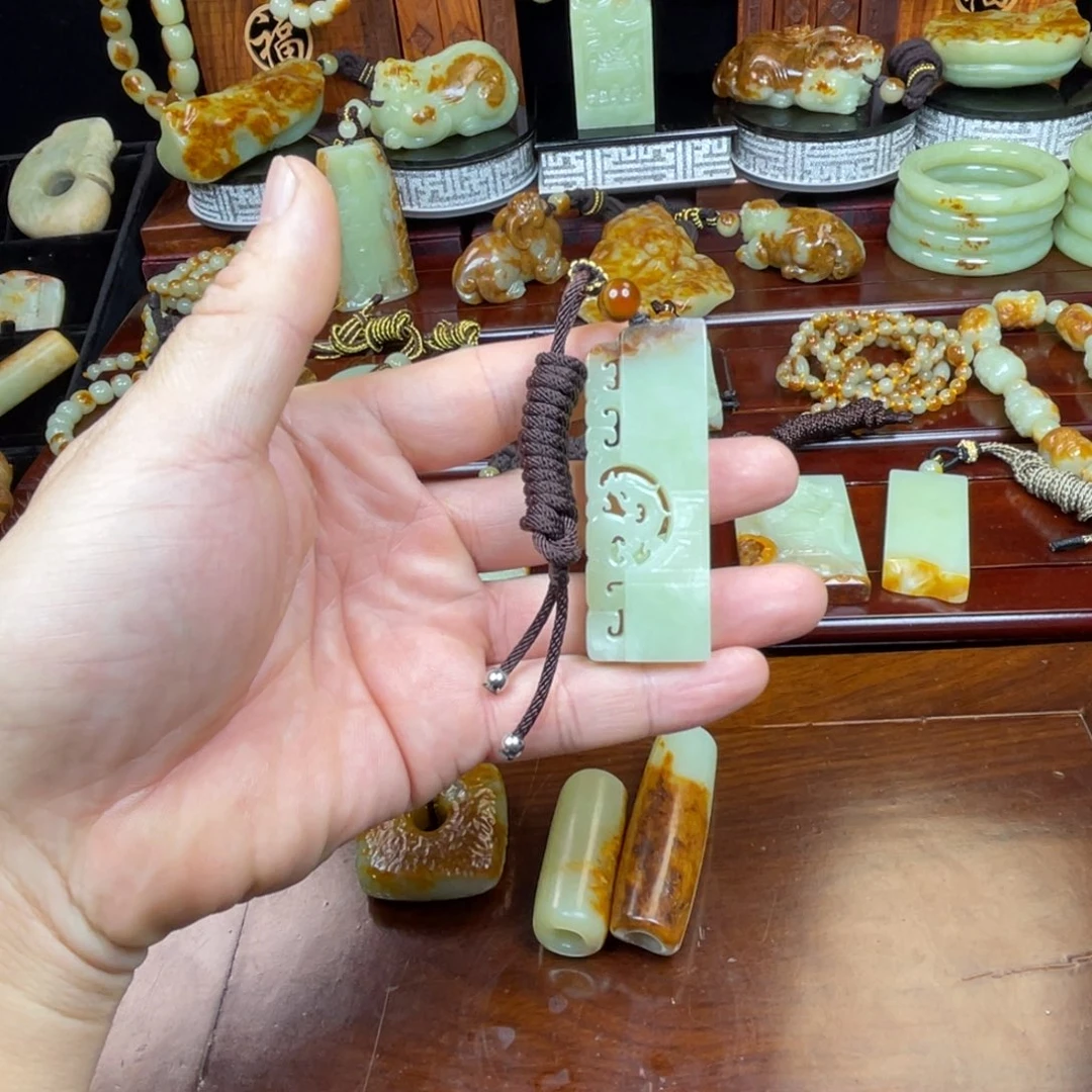 岫岩河磨玉（透闪石质玉）未镶嵌吊坠(不含链)