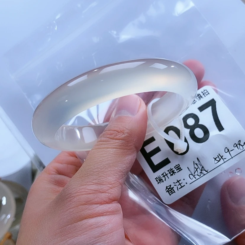 【闪购商品】手镯玛瑙/玉髓未镶嵌小**?